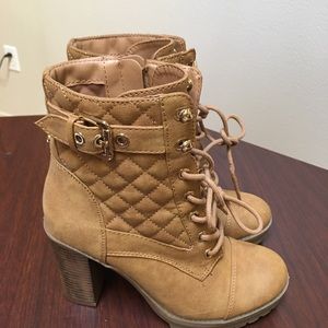 Guess boots
